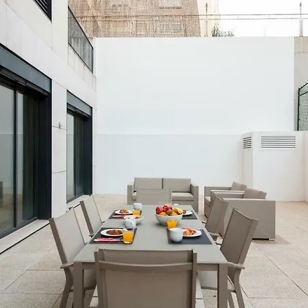 Altido Luxurious And Spacious 1-bed Apt With Huge Terrace By Parque Subway リスボン